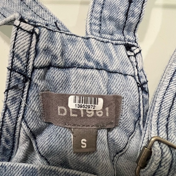DL1961 Light Blue Denim Abigail Overalls Size Small $169 - Picture 8 of 9